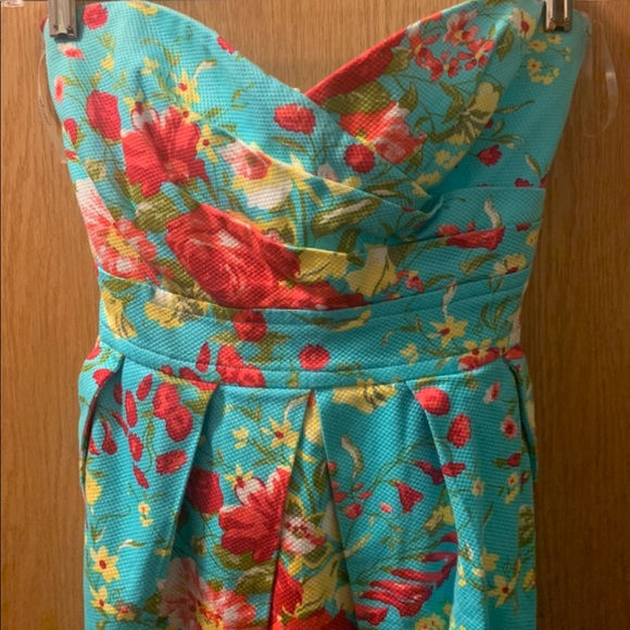 Dress - Picture 2 of 6